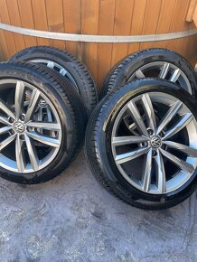 Predám letné pneu značky Pirelli  235/45 R18 + Alu disky WV - 7