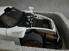 Porsche 911 GT1 Autoart 1:18 - 7