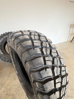 BF Goodrich Mud-Terrain 235/75r15 - 7