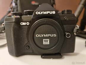 Fotoaparát Olympus OM-D E-M5 Mark III, statív,makro objektív - 7