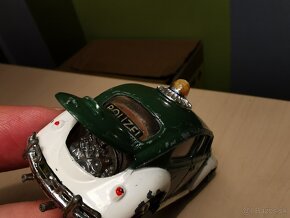 Corgi toys VW Chrobák Police - 7