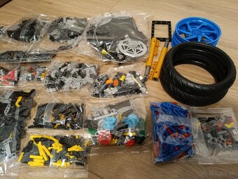 LEGO Technic motorka Yamaha MT-10 SP 42159 - 7