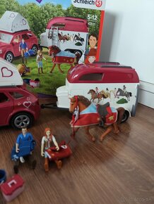 Schleich auto s prívesom - 7