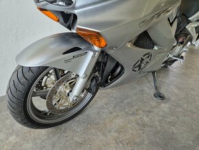 HONDA VFR 800 - 7