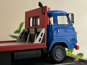 1:18 SAVIEM SG2 (Avia) - OttOmobile Limited Edition 999 - 7