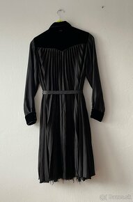 Exkluzívne Čierne plisované šaty Replay - 7