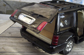 1:18 Lincoln Navigator - 7