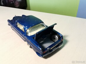 Corgi toys Mercedes 220 coupe - 7