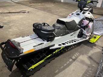 Snezny skuter ski doo 800 Summit - 7