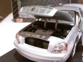 Predam Cadillac DeVille DTS 1:18 2006 - 7