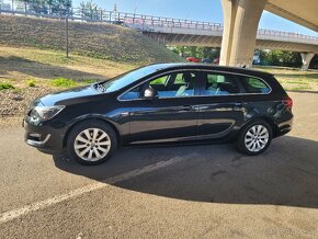 Opel ASTRA J ST - 7