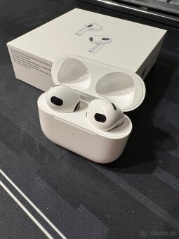 Apple AirPods (3. generácie) s Lightning nabíjacím puzdrom - 7