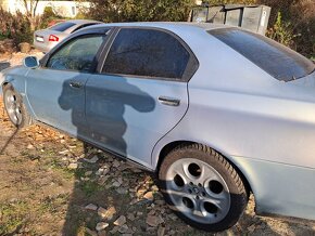 Predám alfa romeo 166 2.4jtd 100kw 5 valec - 7