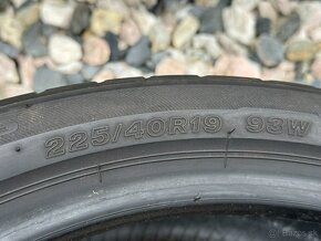 225/40 R19 - 7