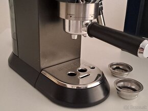 Elegantný pákový kávovar zn. DeLonghi DEDICA - 7