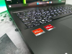 Ultratenký a Ultraľahký Prémiový notebook za polovicu - 7