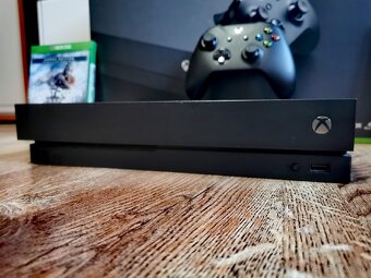 Xbox One X 1TB - 7