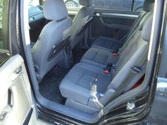 Volkswagen Touran 1.9 TDI Highline DSG automat 2009 - 7