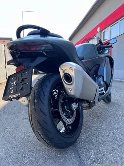 Suzuki Hayabusa GSX1300R - 7