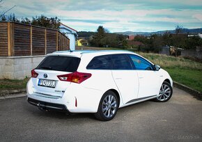 Toyota Auris Hybrid (elektro + benzín) - 7