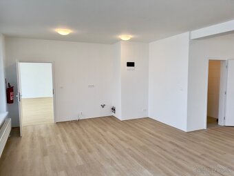 Obchodný/ Administratívny priestor, 112,60m2, ul. Údernícka - 7