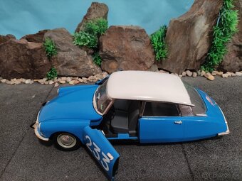 Prodám model 1:18 Citroen DS19 Berline 1963 - 7