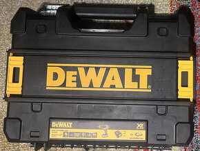 Predám Akumulátorový vŕtačka/skrutkovač DeWALT DCD777 D2T - 7