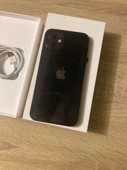 iPhone 12 / 64GB Cierny Pekný stav - 7