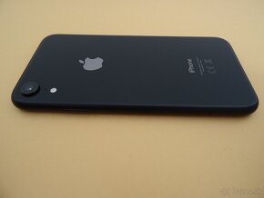 iPhone XR 64GB - ZÁRUKA 1 ROK - VELMI DOBRY STAV - 7