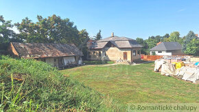 Pôvodný rozostavaný dom na širokom pozemku v kľudnej uličk - 7