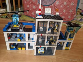 LEGO CITY 60047 Policajná stanica - 7