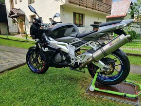 Aprilia RSV 1000 Tuono - 7