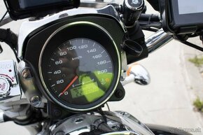 Suzuki Intruder 800M - 7