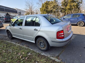 Škoda Fábia Sedan - 7