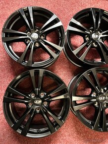 5x114,3 R17 Originál alu Hyundai - černé - ET 47 - 7