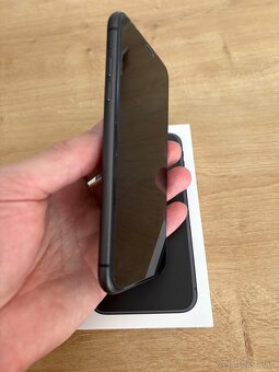 Apple iPhone 11 64GB black - 7