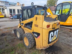 CATERPILLAR 226 B2 4X4 - 7