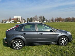 FORD FOCUS 1,6 - 7