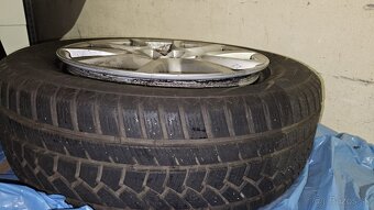 Predám 235/60 R18 - 7