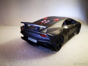 Predám kovový model Lamborghini Sesto Elemento, 1:24 - 7