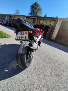 Suzuki GSX-R 1000 K1 - 7