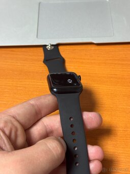 Apple Watch SE 2 40mm GPS MIDNIGHT - rok záruka - 7