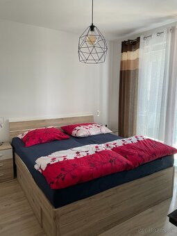 Moderný 2-izbový byt s balkónom, klimatizáciou a garážou - 7