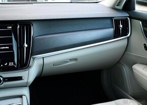 Volvo V90 2.0 D4 AWD CROSS COUNTRY ČR 140 kw - 7