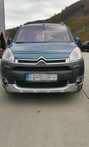 Predám Citroen Berlingo Multispace,motor 1.6hdi 68KW,r.2012 - 7