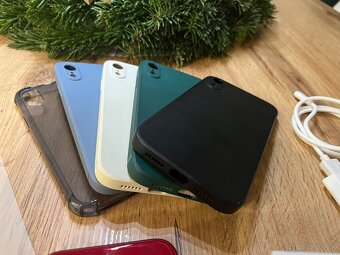 Apple iPhone XR 64GB - 7