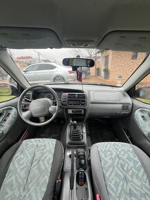 Suzuki Grand Vitara 2.0i - 7