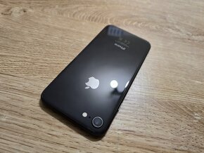 Iphone 8 64gb plnefunkcny ma len bezne znamky pouzivania ako - 7