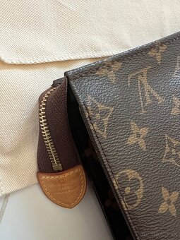 Louis Vuitton Toiletry Pouch 26 kabelka - 7