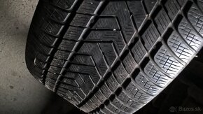 2 ks ZIMNÉ 315/30 R22 107V  PIRELLI cca 5-6mm DOT4020 39€/ks - 7